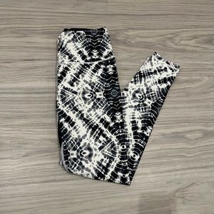 🔻🔻🔻sale Victoria secret knockout tie dye black white contrast sport leggings